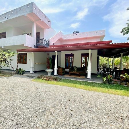 Makai Surf House Hotel Ahangama Eksteriør billede