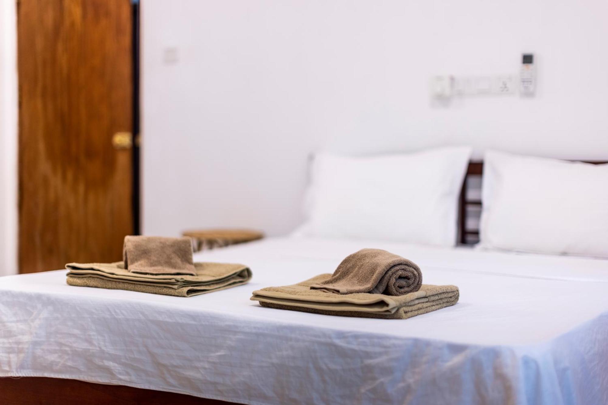 Makai Surf House Hotel Ahangama Eksteriør billede