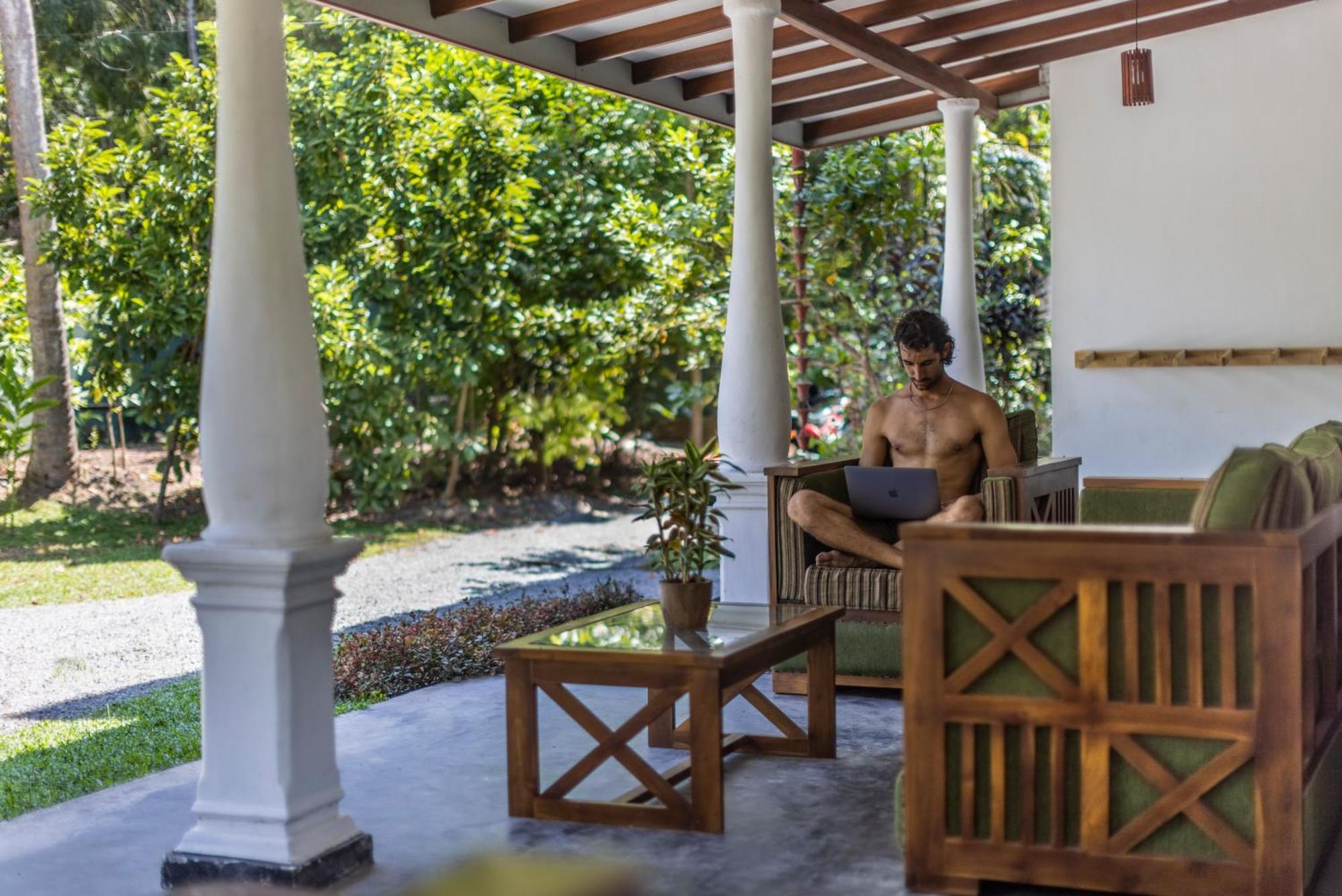 Makai Surf House Hotel Ahangama Eksteriør billede